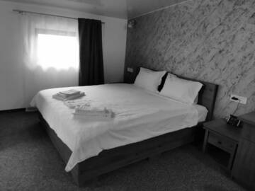 Фото номера Роскошный трехместный номер Гостевой дом DNT HOUSE &amp; Spa г. Cârcea 7