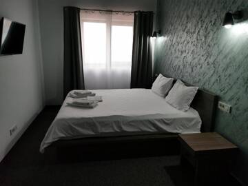 Фото номера Семейный номер Делюкс Гостевой дом DNT HOUSE &amp; Spa г. Cârcea 3